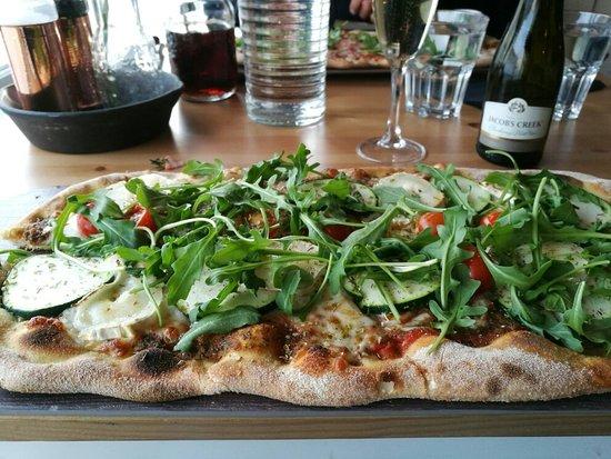 Hevi's Pizza & Bar