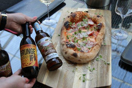 Deluxe Burger & Pizza