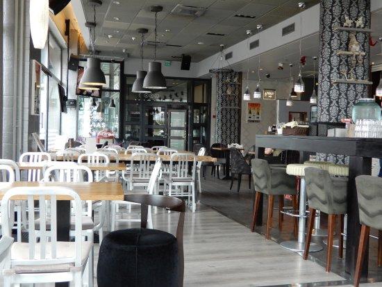 Cafe & Bar Zoomit