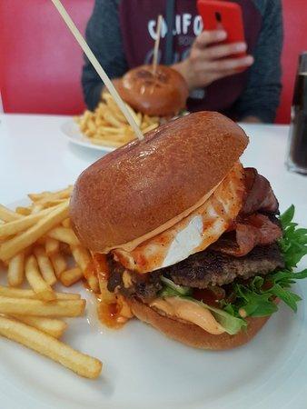 Mikan Cafe & Burger