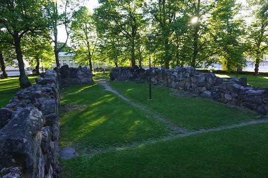 Pyhän Kolminaisuuden kirkon rauniot